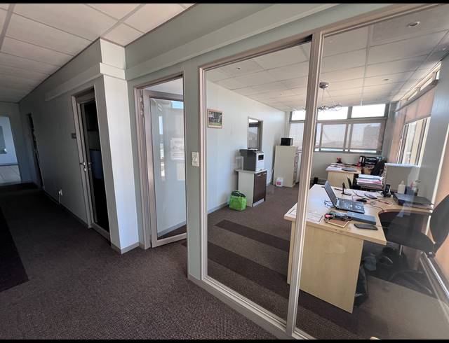 450M² OFFICE TO LET IN SALT RIVER
